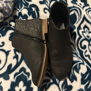Girls Cat & Jack boots. Size 13. $10
